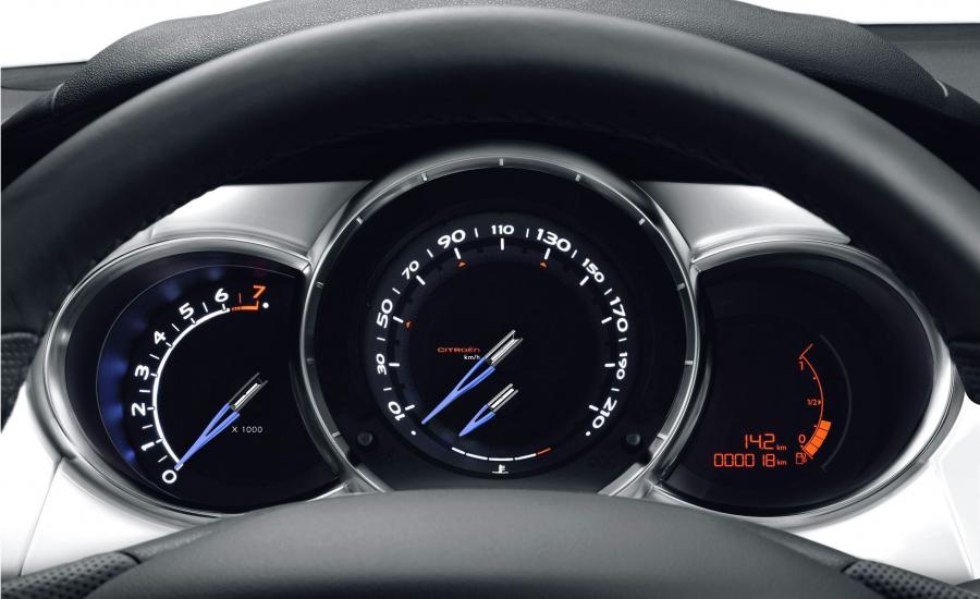  Citroen DS3 2010 года  (фото 83 из 115)